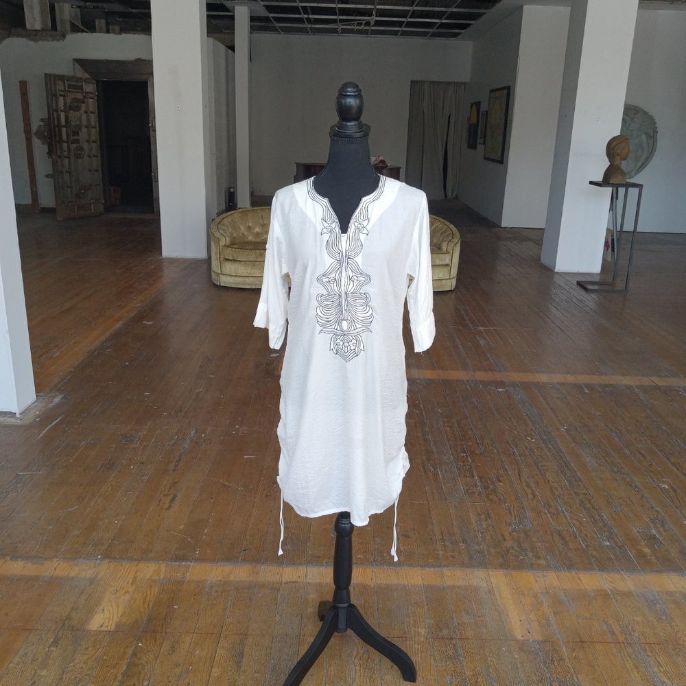 ELF White with black embroidery tunic top - Picture 8 of 9